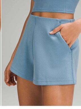 NWT Lululemon • Ribbed Softstreme High-Rise Short 2" • Size 2